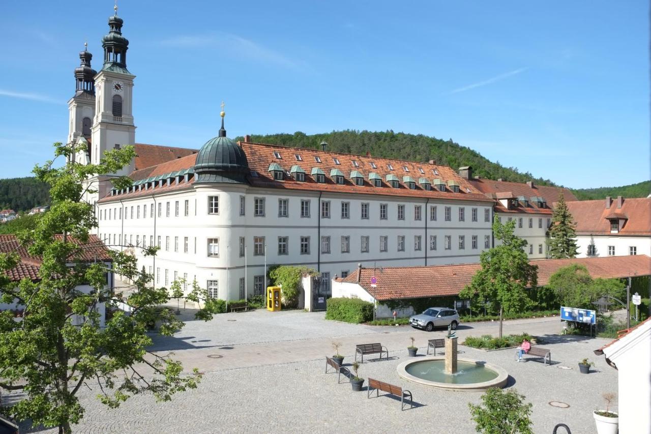 65Qm Wohnung Klosterblick Im Historischen Pfarrhaus Pielenhofen Buitenkant foto